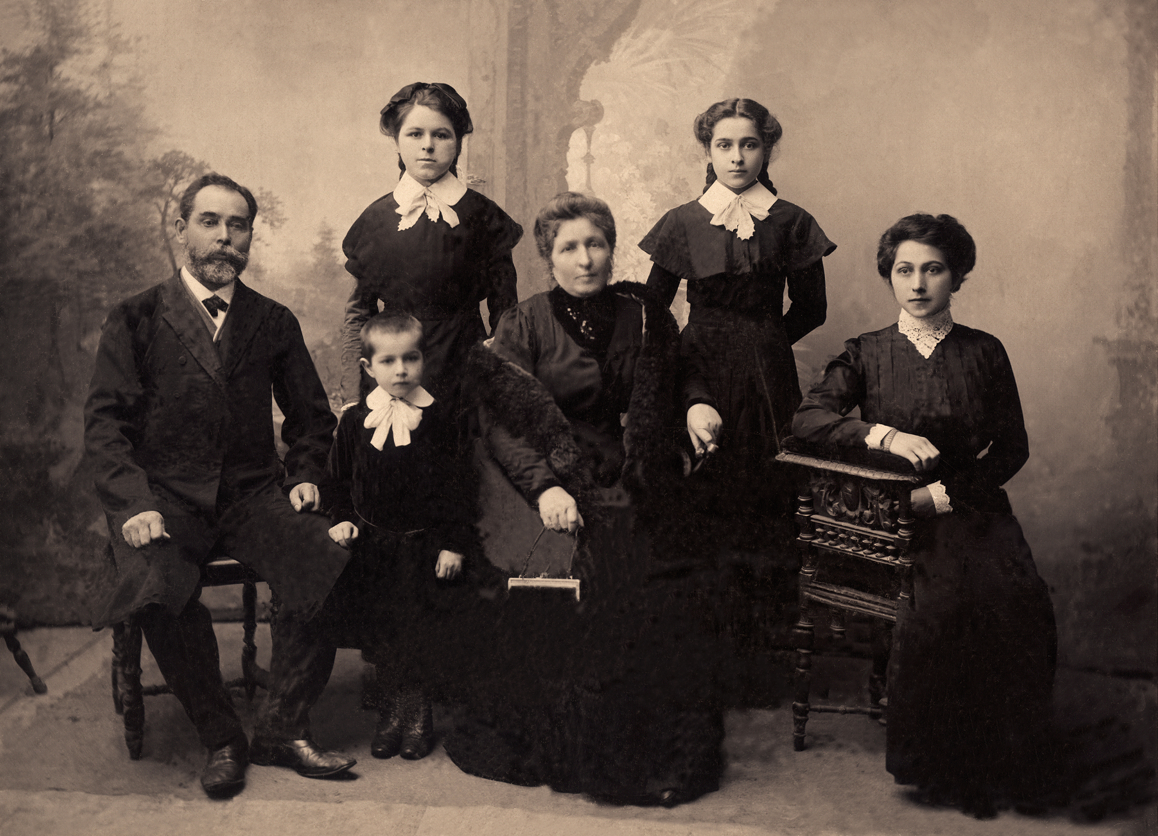 Ritratto di famiglia in color seppia